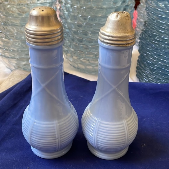 VTG Delphit Jeannette blue glass basket weave salt and pepper shakers set tall - Picture 2 of 9